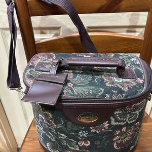 Vintage Gloria Vanderbilt travel case